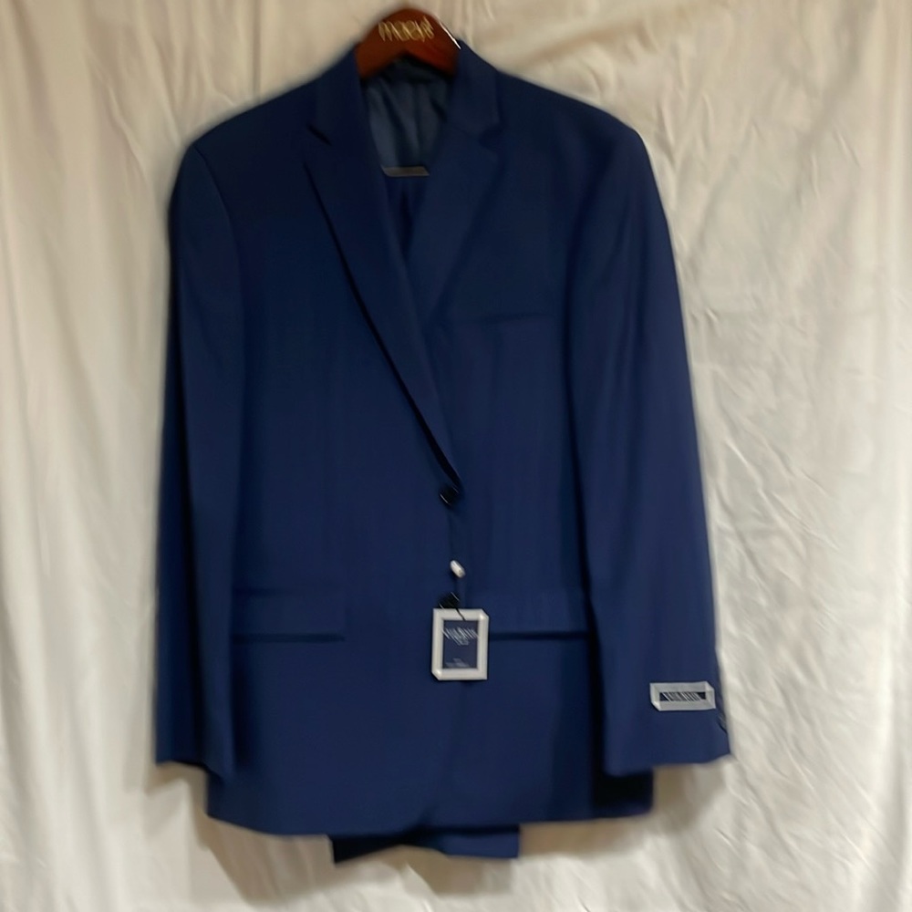 Club Room Mens Suit Blue 42R coat 36W pants with 32 inch inseam. NWT